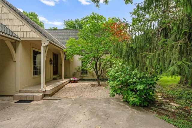 2326 W 95 Street, Leawood, KS 66206