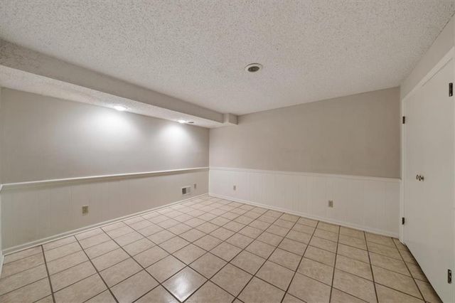 2326 W 95 Street, Leawood, KS 66206
