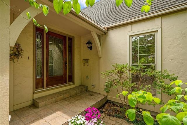 2326 W 95 Street, Leawood, KS 66206