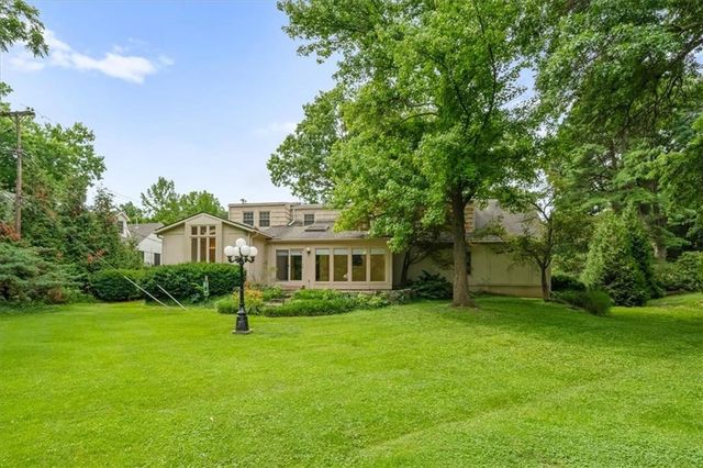 2326 W 95 Street, Leawood, KS 66206