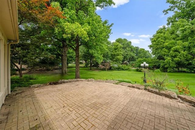 2326 W 95 Street, Leawood, KS 66206