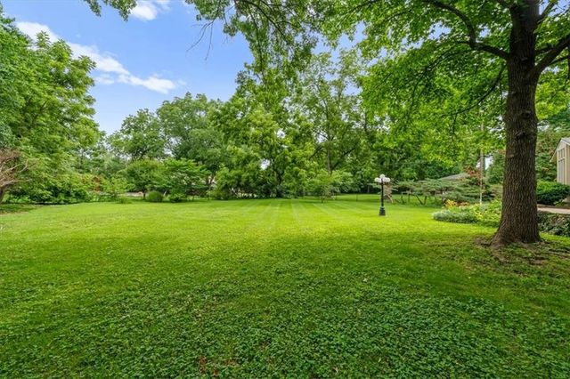 2326 W 95 Street, Leawood, KS 66206