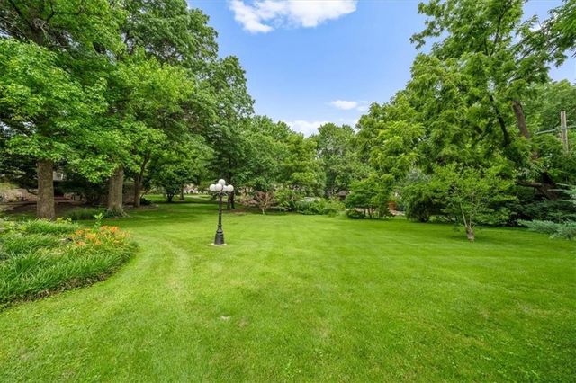 2326 W 95 Street, Leawood, KS 66206