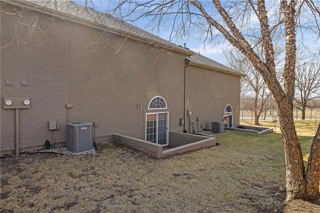 15832 W 61ST Street, Shawnee, KS 66217