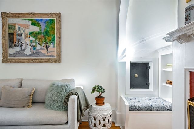 6 Clinton Pl, New Bedford, MA 02740