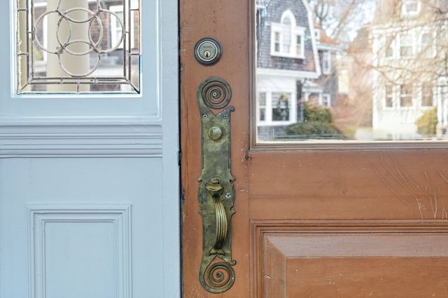 6 Clinton Pl, New Bedford, MA 02740