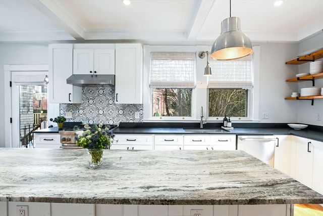 6 Clinton Pl, New Bedford, MA 02740