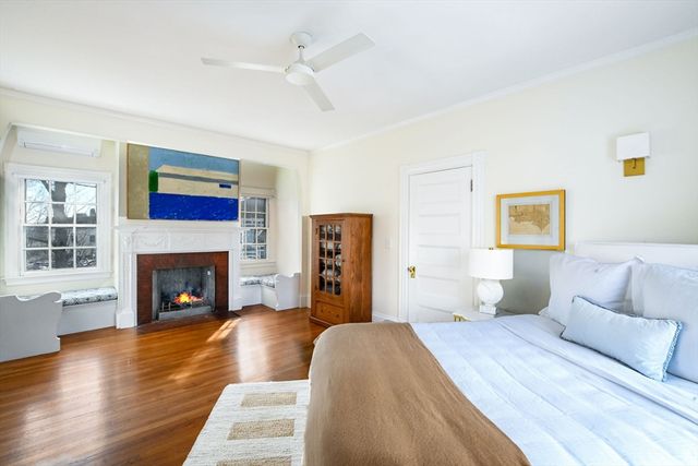 6 Clinton Pl, New Bedford, MA 02740