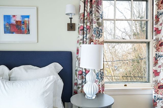 6 Clinton Pl, New Bedford, MA 02740