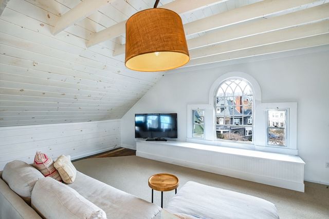 6 Clinton Pl, New Bedford, MA 02740