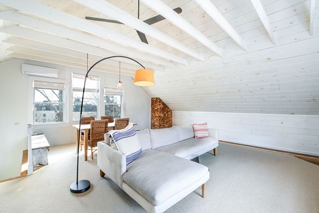 6 Clinton Pl, New Bedford, MA 02740