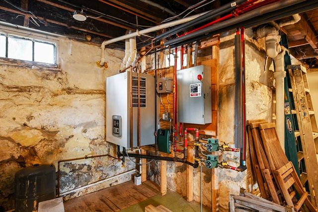 6 Clinton Pl, New Bedford, MA 02740