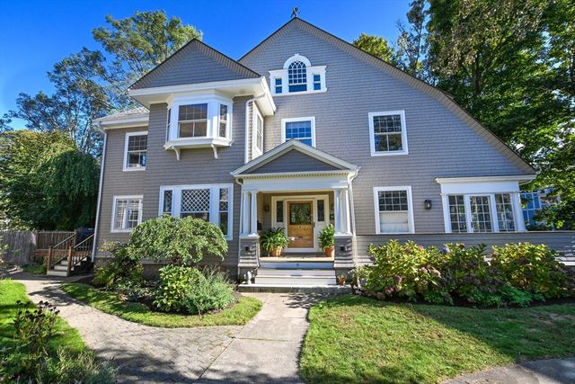 6 Clinton Pl, New Bedford, MA 02740