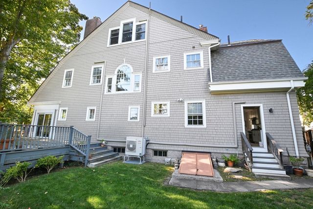 6 Clinton Pl, New Bedford, MA 02740