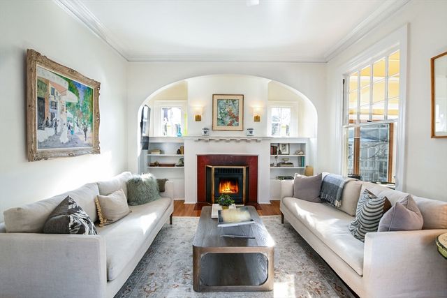 6 Clinton Pl, New Bedford, MA 02740