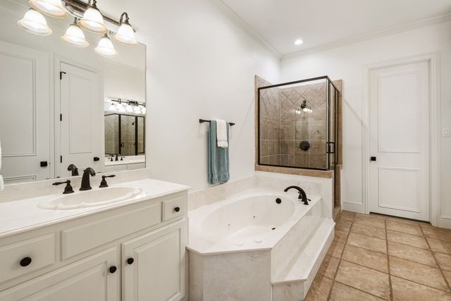 214 Hide A Way Drive, Mabank, TX 75156