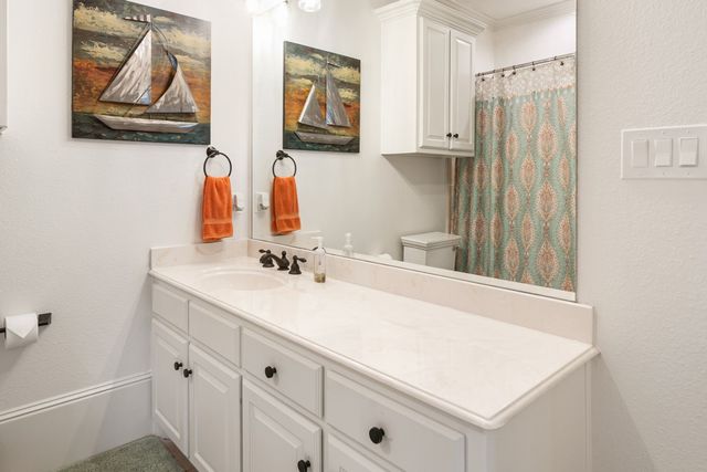 214 Hide A Way Drive, Mabank, TX 75156