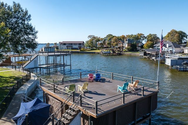 214 Hide A Way Drive, Mabank, TX 75156