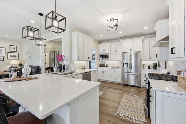 110 Classic Court, Versailles, KY 40383