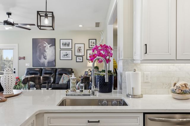 110 Classic Court, Versailles, KY 40383