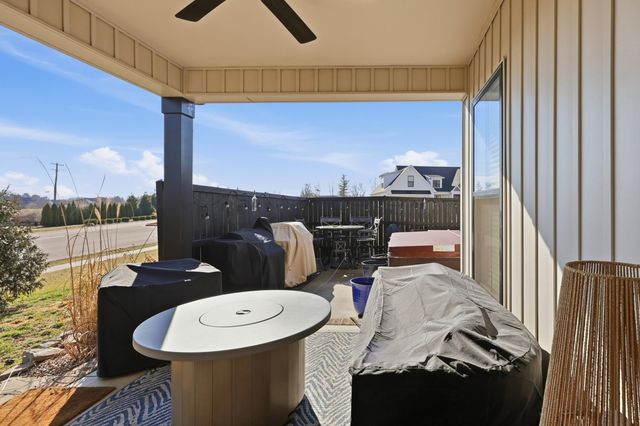 110 Classic Court, Versailles, KY 40383