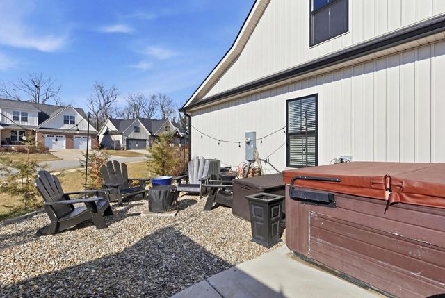 110 Classic Court, Versailles, KY 40383