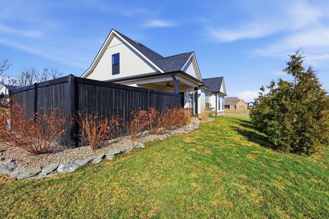 110 Classic Court, Versailles, KY 40383