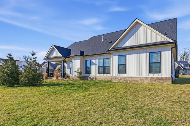 110 Classic Court, Versailles, KY 40383