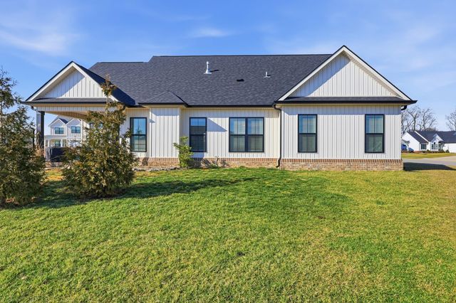 110 Classic Court, Versailles, KY 40383