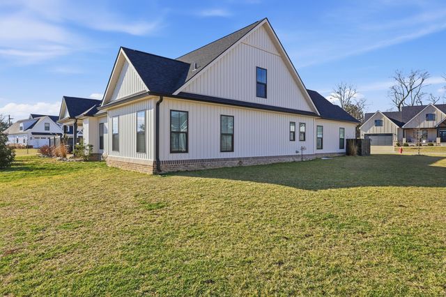 110 Classic Court, Versailles, KY 40383