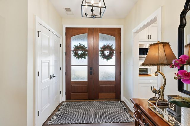 110 Classic Court, Versailles, KY 40383