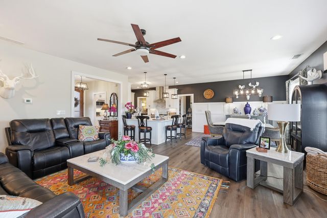 110 Classic Court, Versailles, KY 40383