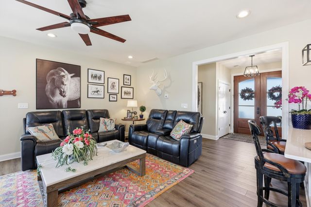 110 Classic Court, Versailles, KY 40383