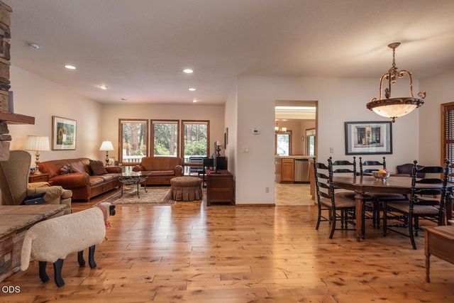 60894 Willow Creek Loop, Bend, OR 97702