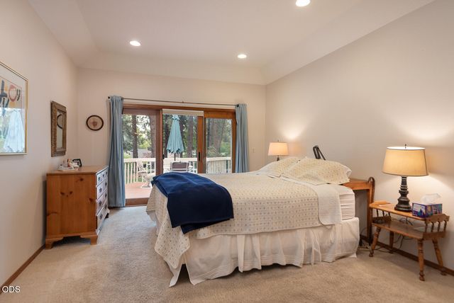 60894 Willow Creek Loop, Bend, OR 97702