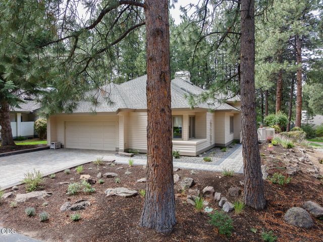 60894 Willow Creek Loop, Bend, OR 97702