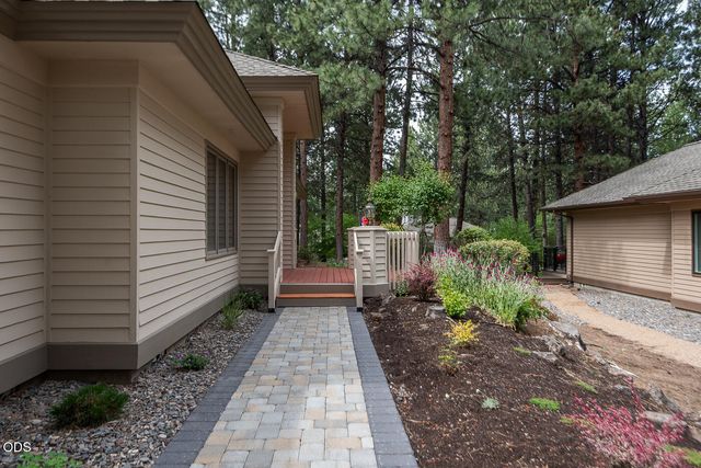 60894 Willow Creek Loop, Bend, OR 97702