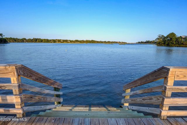 233 Hampton Court, Hampstead, NC 28443