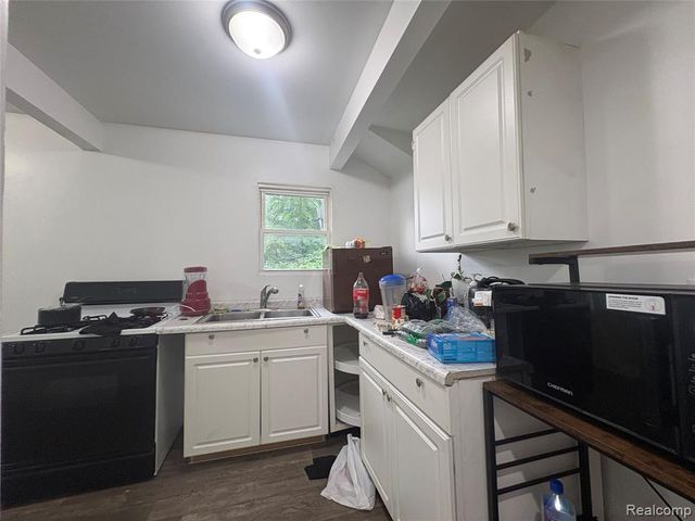 11691 Saint Marys Street, Detroit, MI 48227