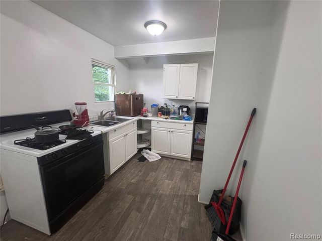 11691 Saint Marys Street, Detroit, MI 48227