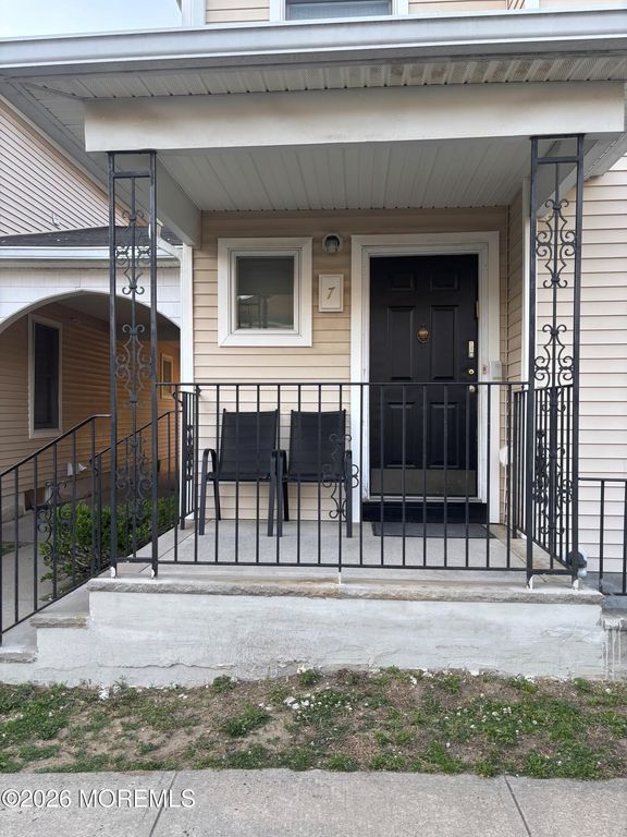 7 Windsor Court, Lakewood, NJ 08701