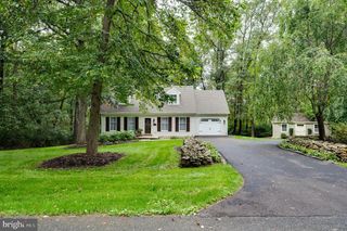 19 WHITE OAK DR, Fleetwood, PA 19522