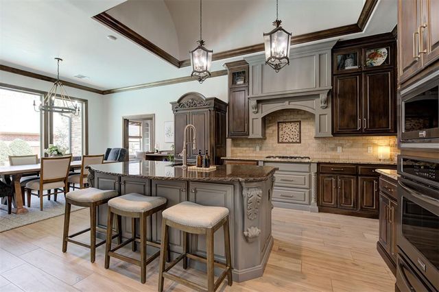 613 Stonemill Boulevard, Yukon, OK 73099