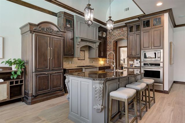 613 Stonemill Boulevard, Yukon, OK 73099