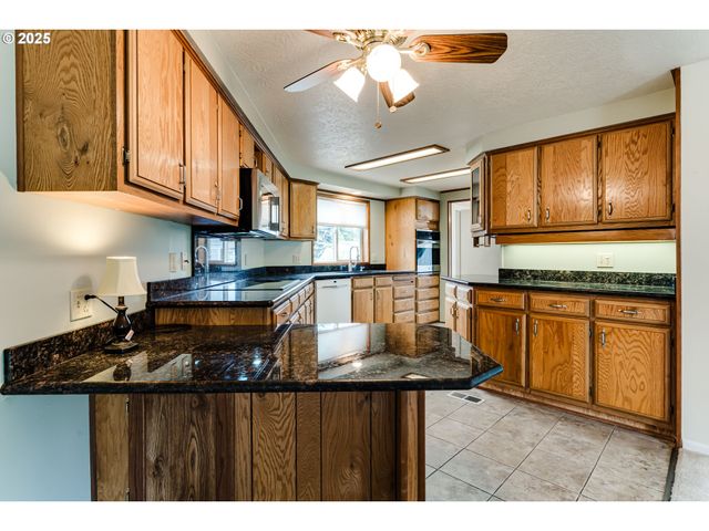 85679 MANCHESTER Ln, Eugene, OR 97405