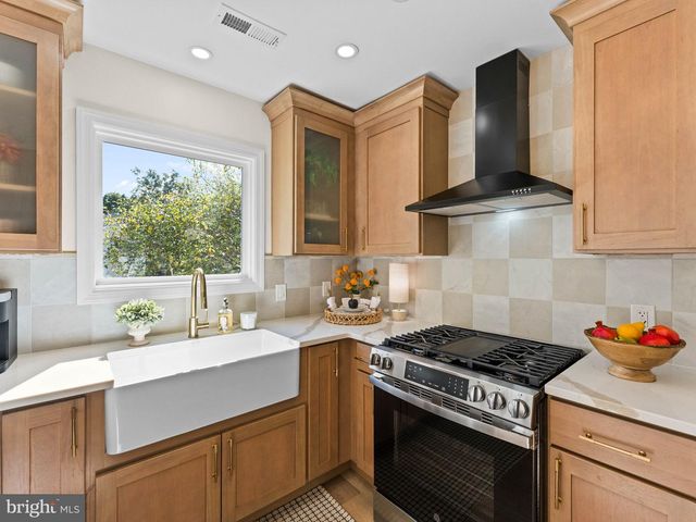 4 CHEROKEE TRL, Burlington, NJ 08016