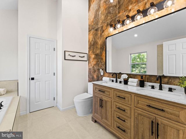 4 CHEROKEE TRL, Burlington, NJ 08016