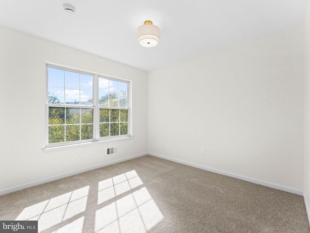 4 CHEROKEE TRL, Burlington, NJ 08016