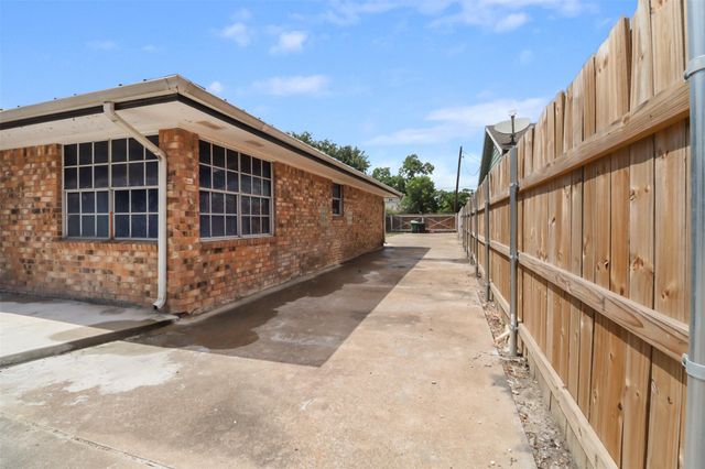 10810 Evangeline Drive, Houston, TX 77013