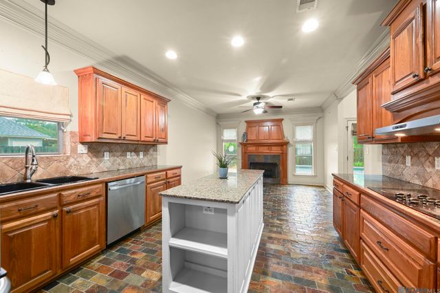 8510 Ormand Dr, Zachary, LA 70791